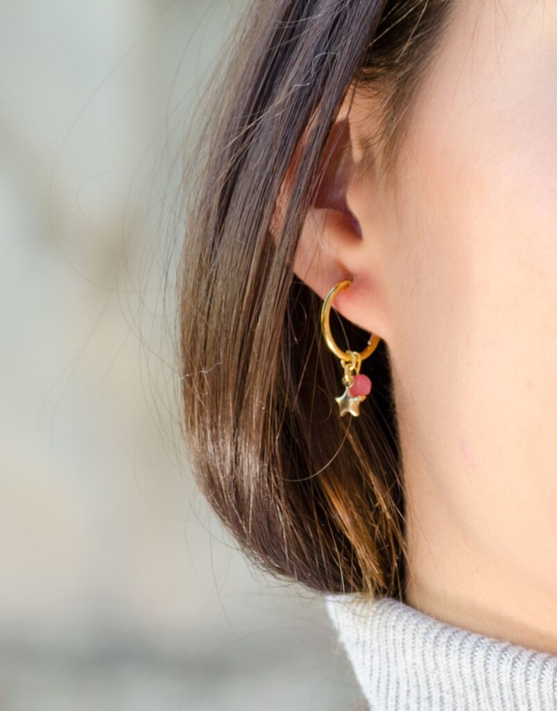 Pendiente aro luna y estrella oro detalle