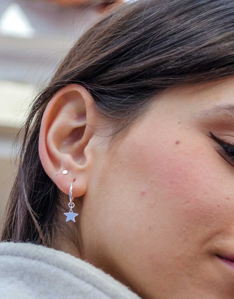 Pendientes mini aro estrella