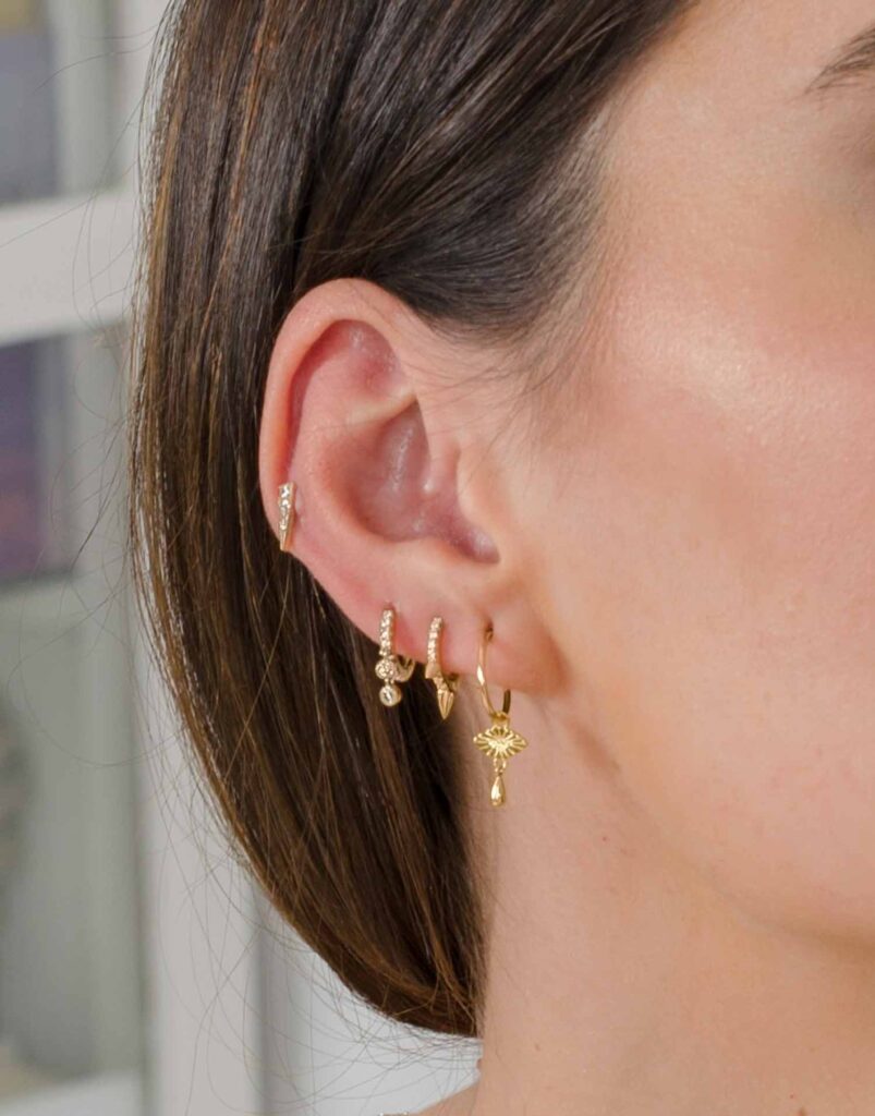 Pendiente piercing de aro tres pinchos detalle