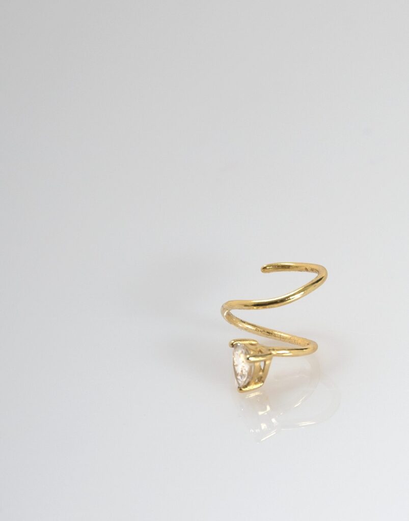 Pendiente aro espiral triangulo circonita oro