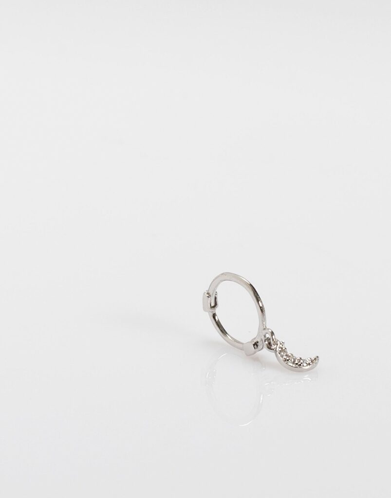 Pendientes piercing aro liso luna colgante plata