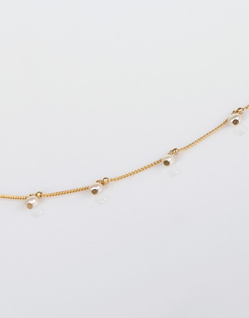 Cadena perlitas Tender oro detalle