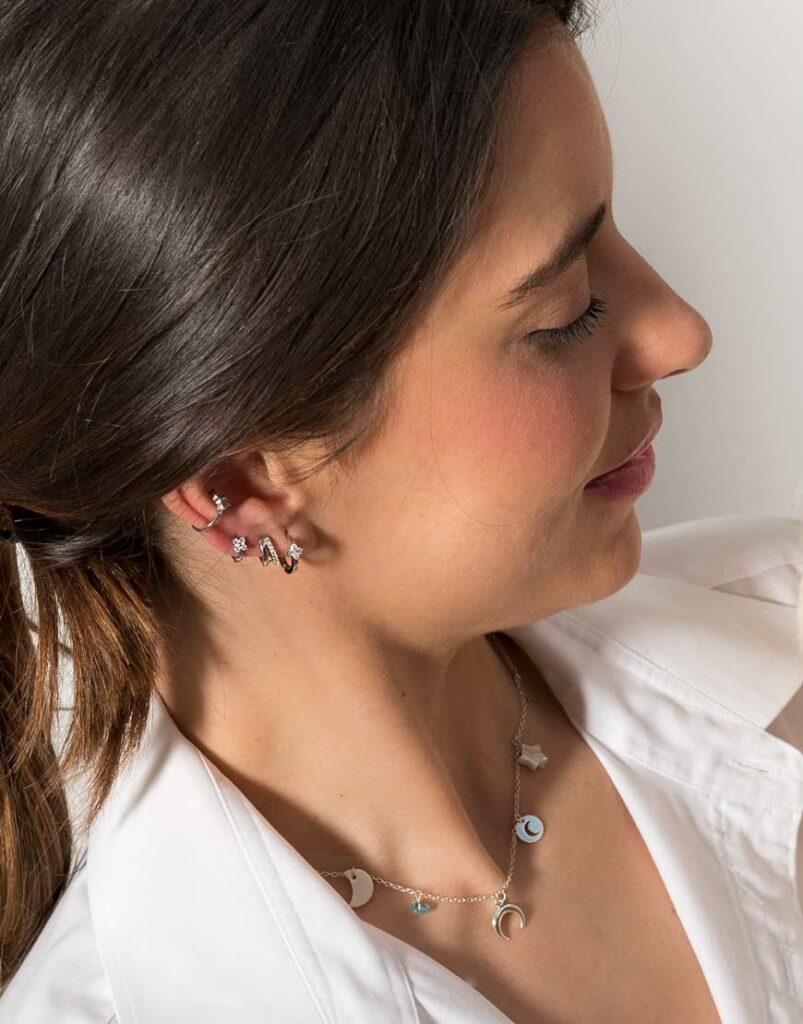 Pendiente piercing aro liso flor circonita modelo