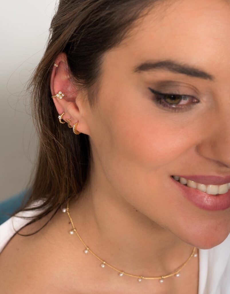 Pendiente piercing bolitas con circonita oro
