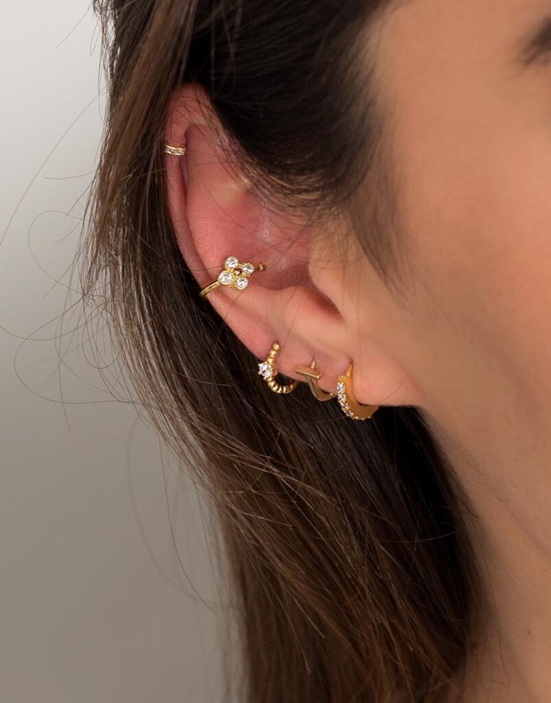 Pendiente piercing bolitas con circonita detalle