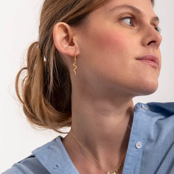 Pendiente aro colgante de serpiente