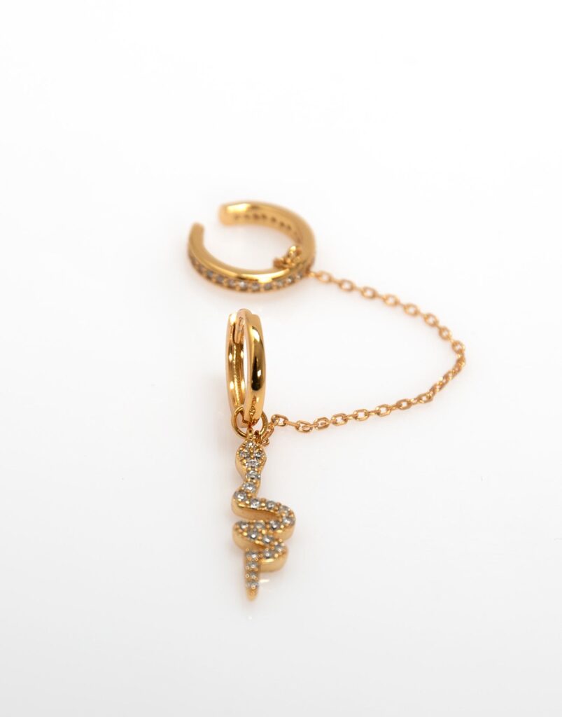 Pendiente Earcuff serpiente cadena oro