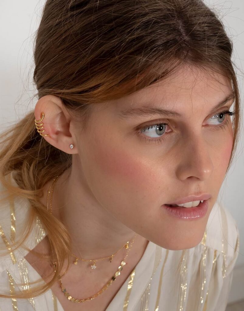 Pendiente Earcuff serpiente enroscada modelo