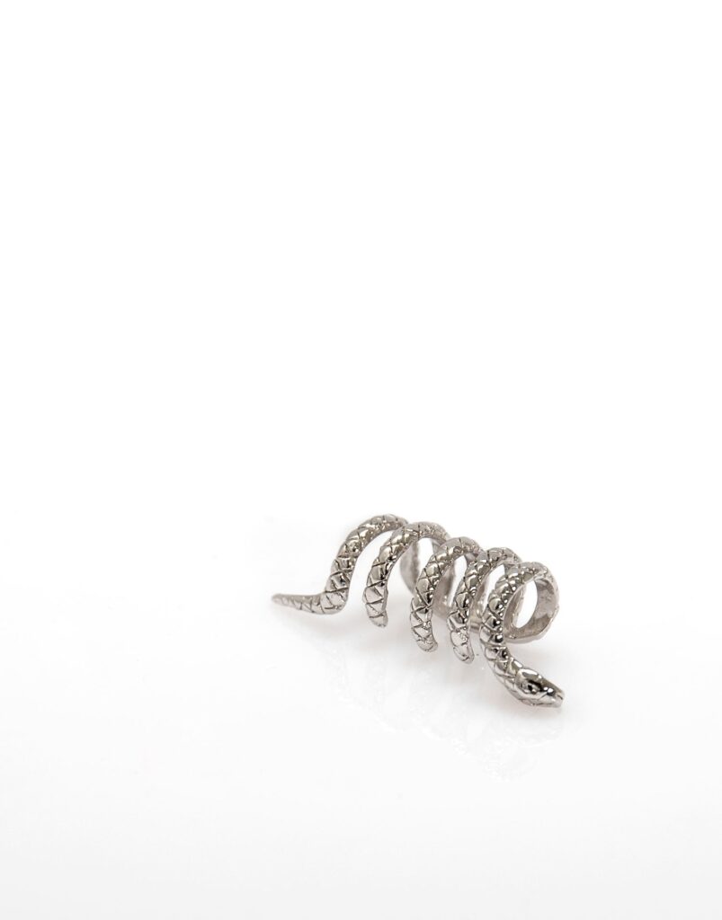 Pendiente Earcuff serpiente enroscada plata