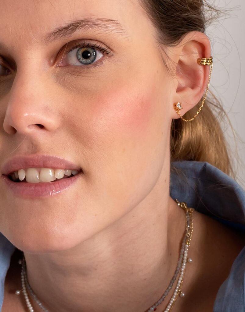 Pendiente Earcuff cadena y diamante detalle