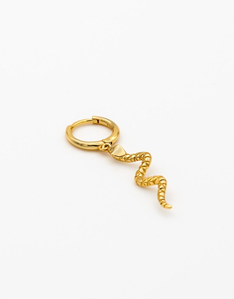 Pendiente aro colgante de serpiente detalle modelo