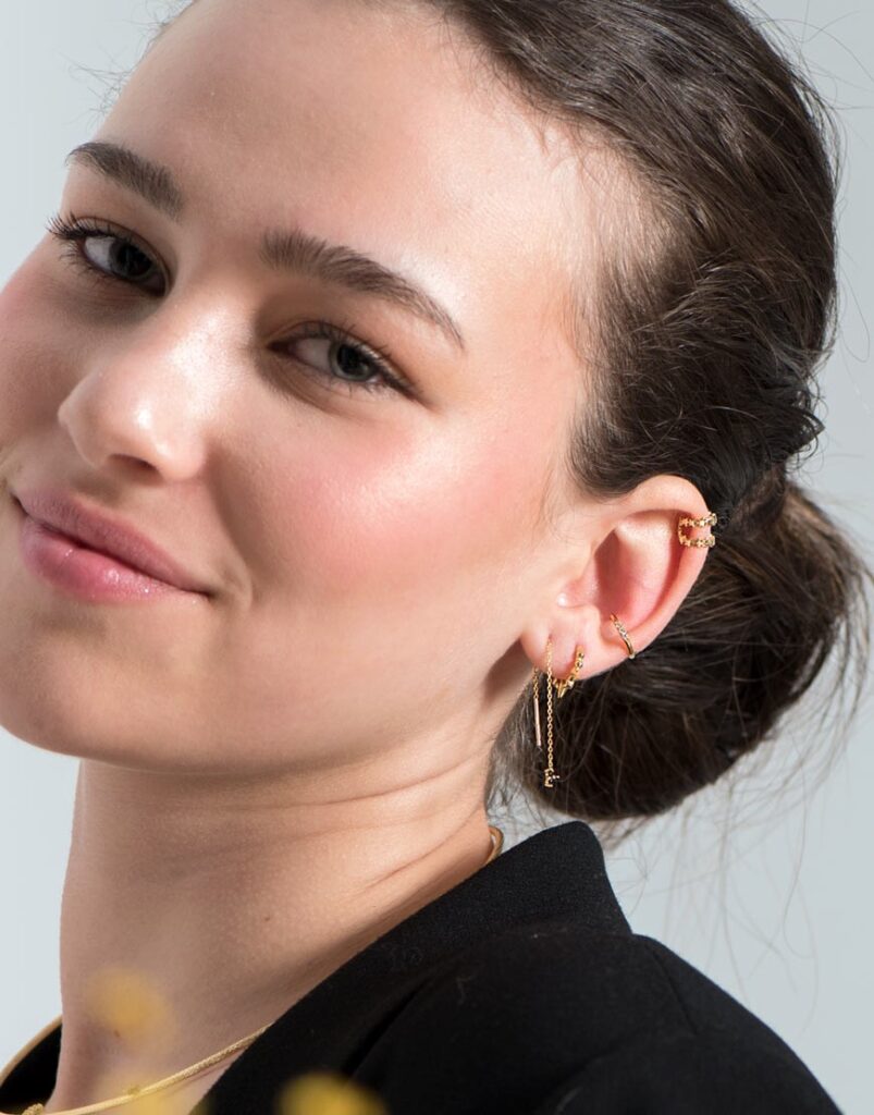 Pendiente de cadena Trébol sencillo circonitas negras oro