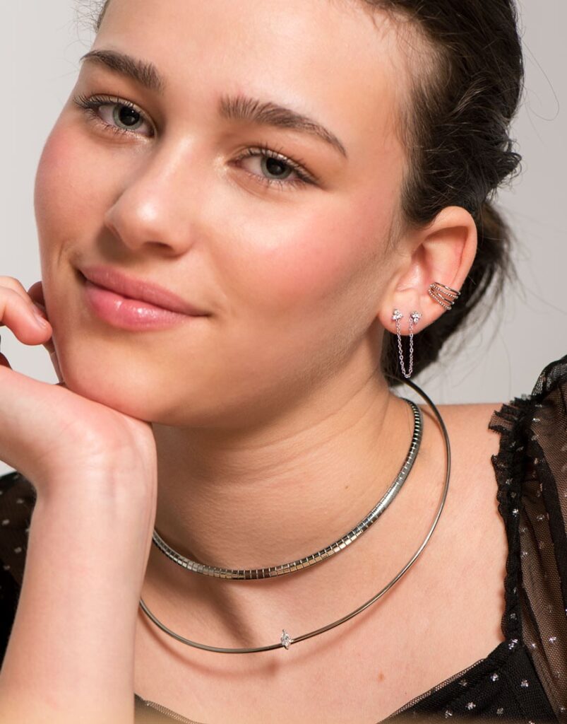 Pendiente de cadena doble Tréboles circonitas blancas modelo