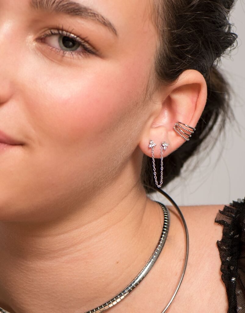 Pendiente de cadena doble Tréboles circonita negra plata