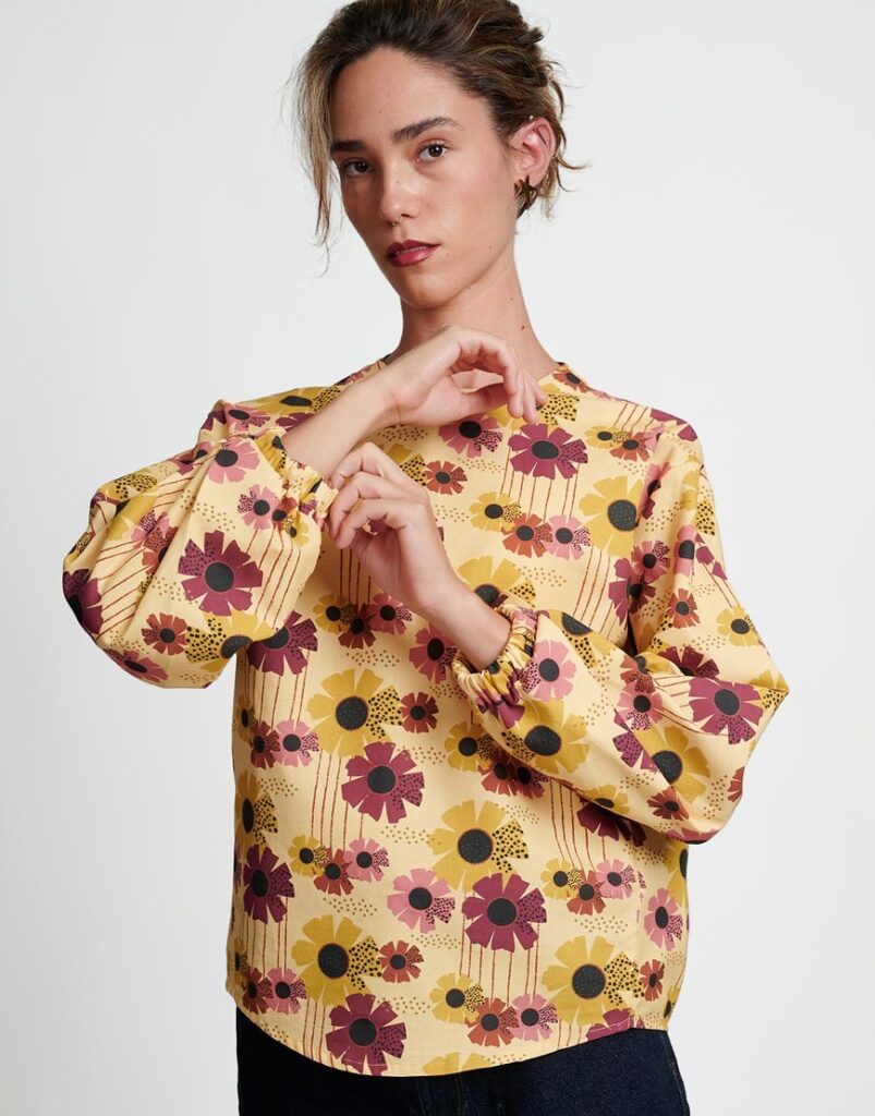 Deshojando la margarita frente