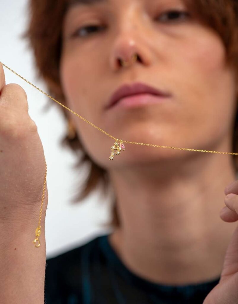 Collar constelación Aries detalle