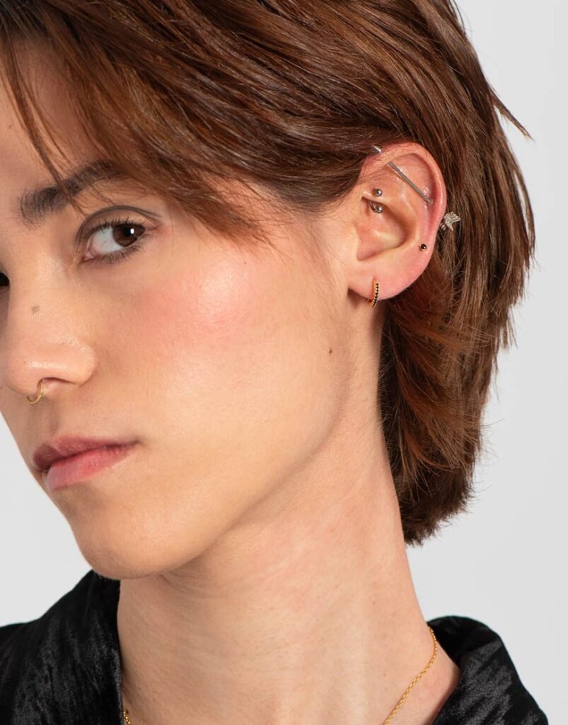 Pendiente piercing circonitas negras oro