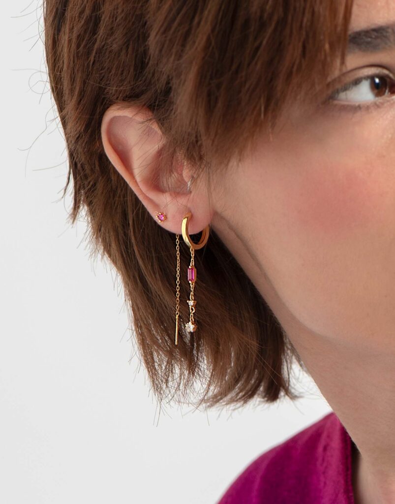 Pendiente aro cadena y circonitas detalle