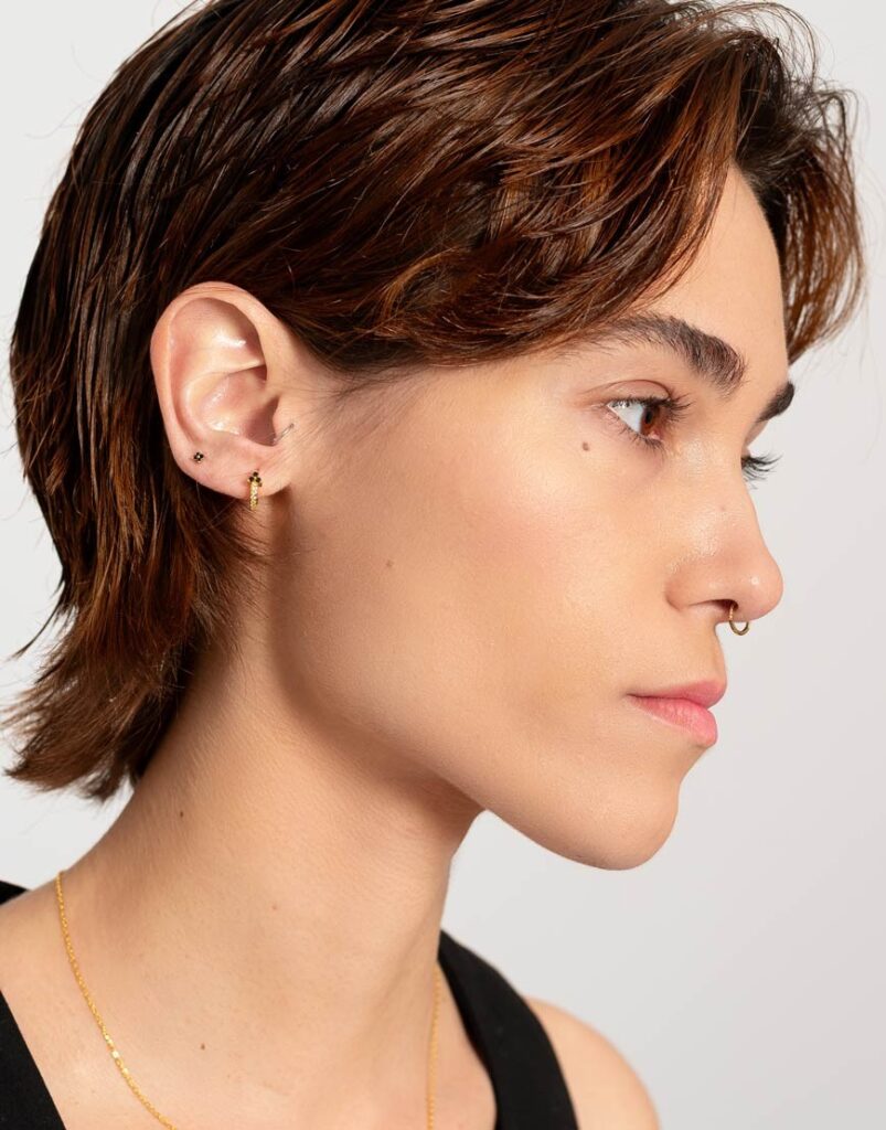 pendiente piercing aro flor negra modelo