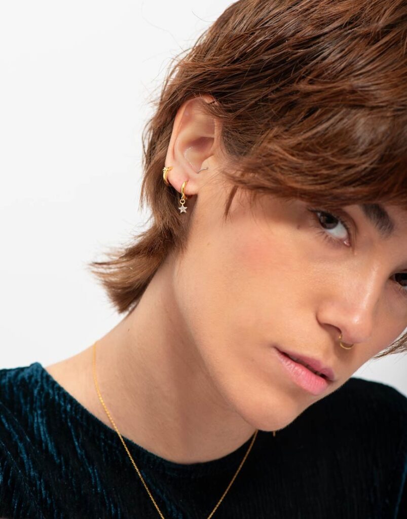 Pendiente piercing estrella polar incrustada