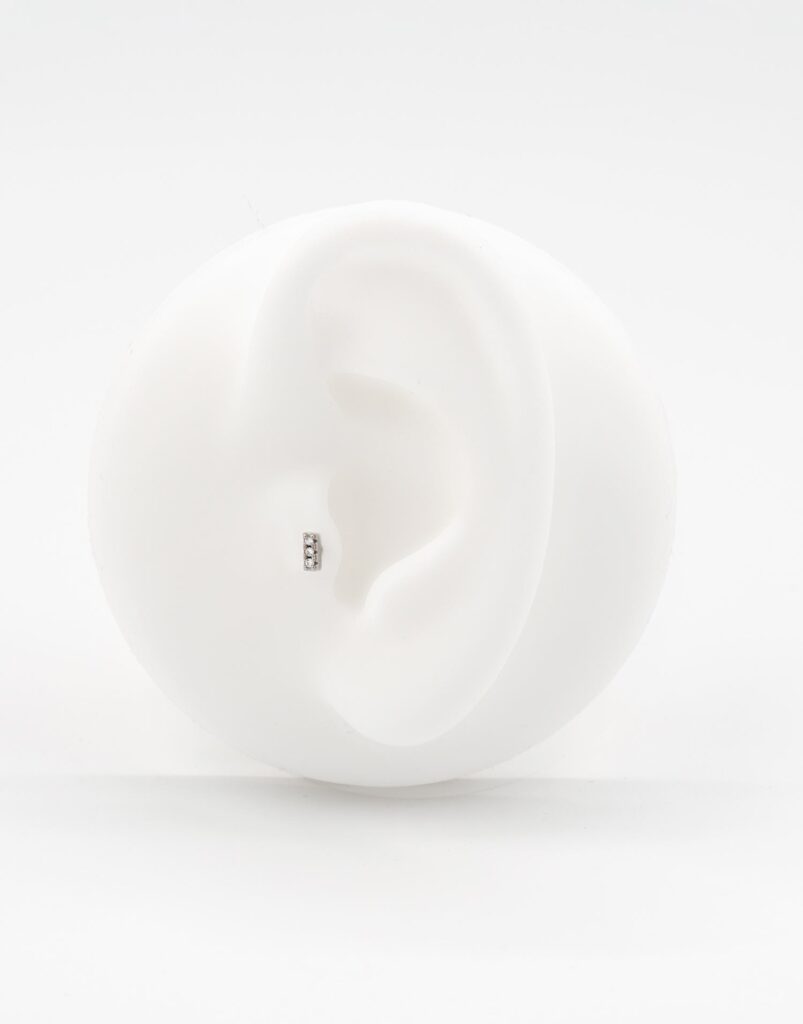 Piercing tragus barra y circonitas a