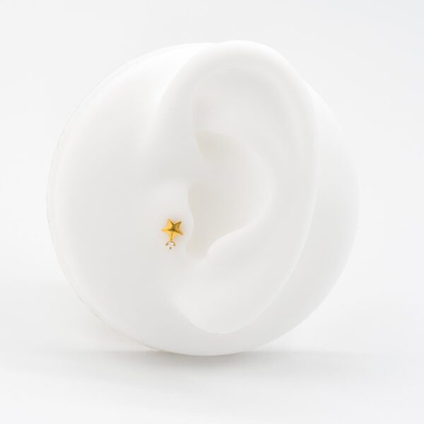 Piercing tragus estrella y diamante