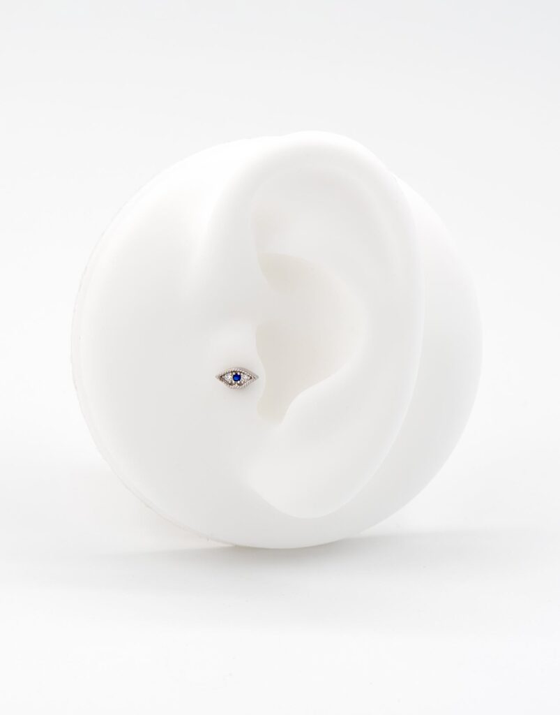 Piercing tragus ojo plata