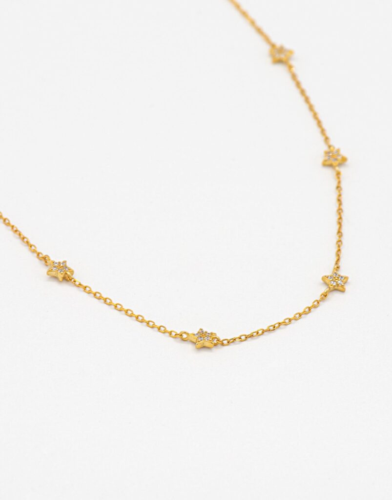 Collar con estrellas oro