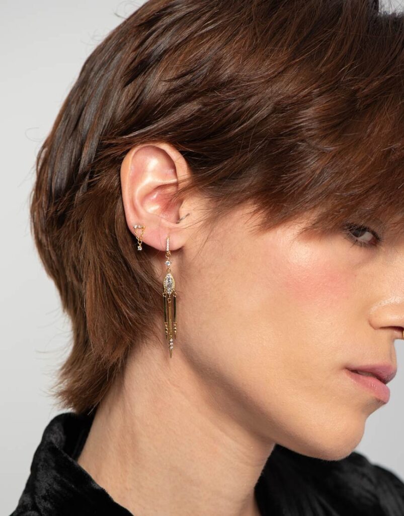 Piercing cadena diamantes detalle