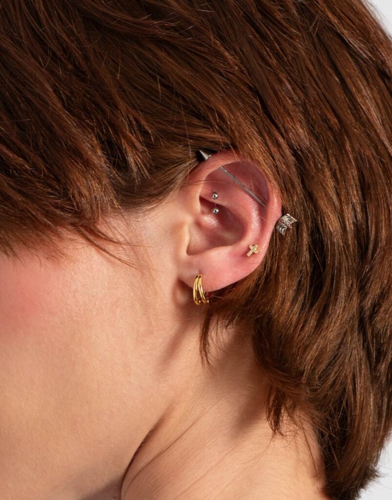 Piercing cruz detalle