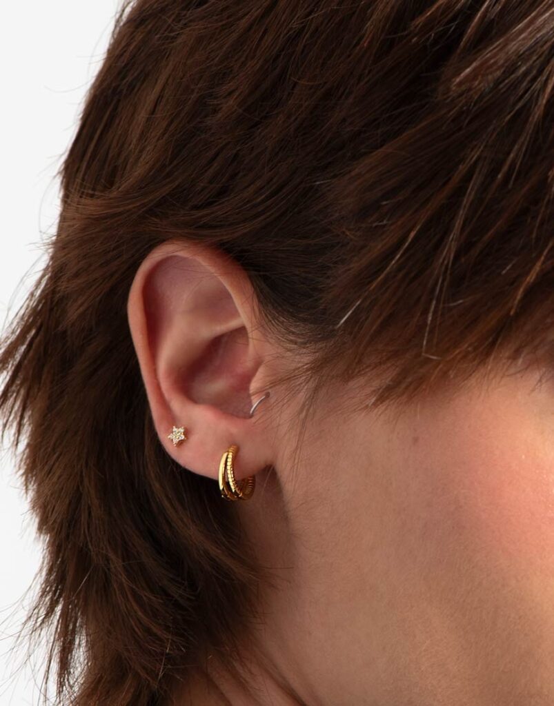 Piercing estrella circonitas detalle