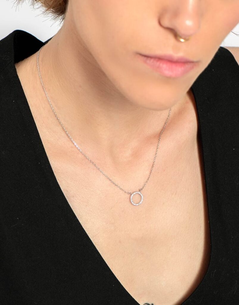 Collar círculo circonitas detalle