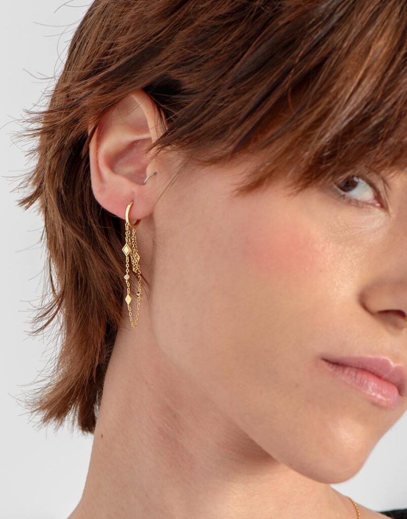 Pendiente cadenas aro detalle