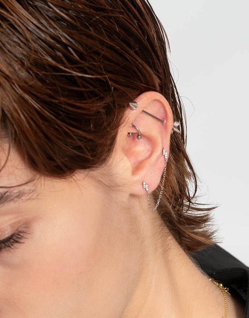 Pendiente de cadena rayo doble detalle