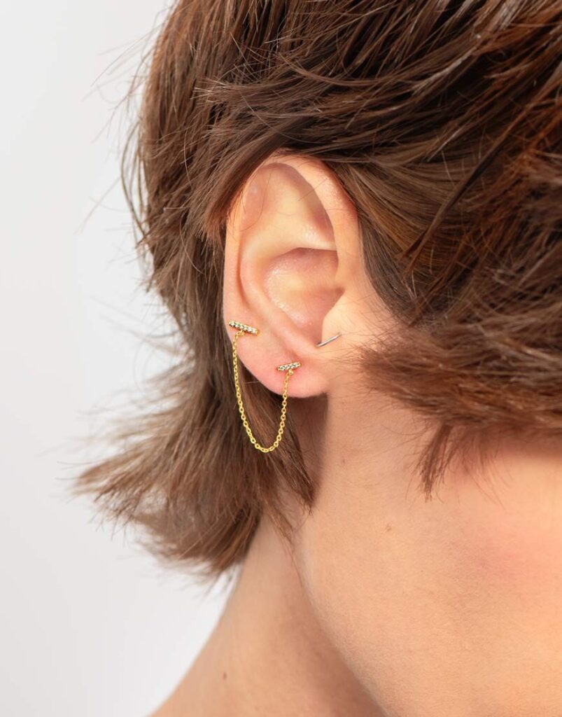 Pendiente de cadena palo doble detalle