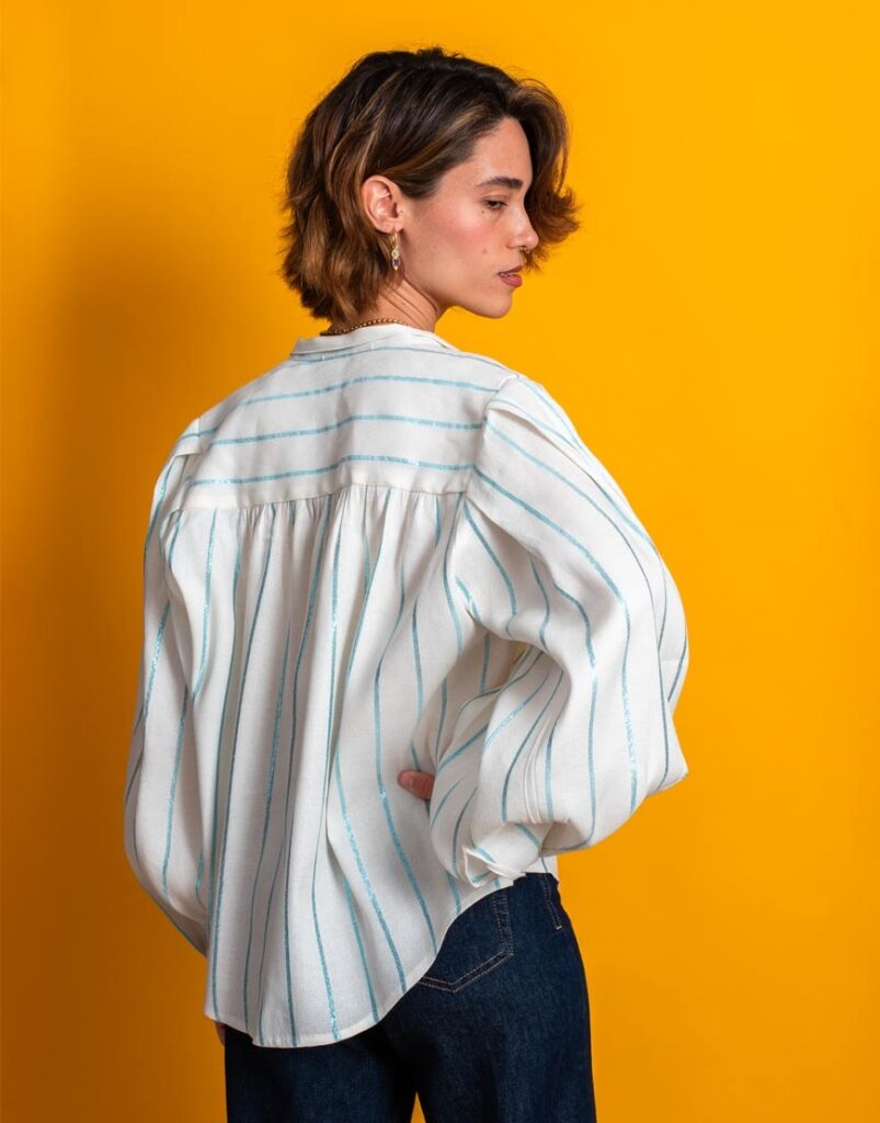 Blusa raya azul espalda