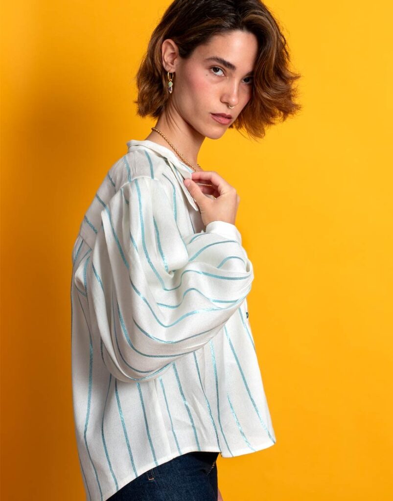 Blusa raya azul lado