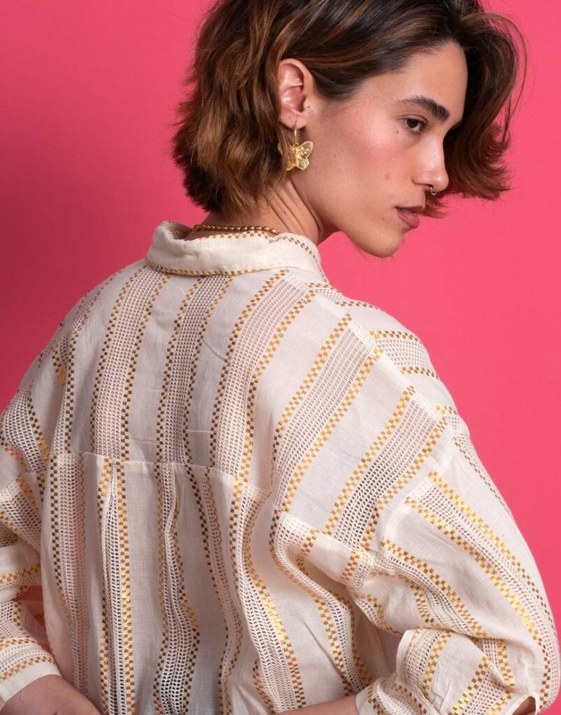 Camisa vainica oro detalle espalda