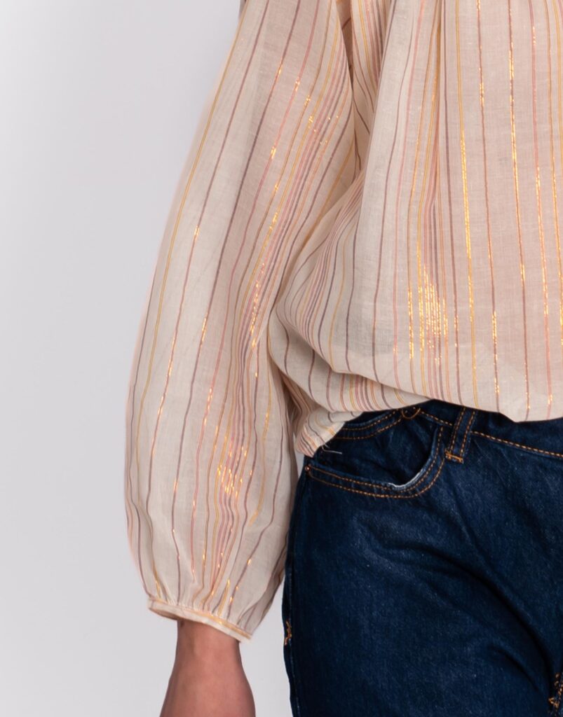 Camisa de rayas con hilo dorado manga
