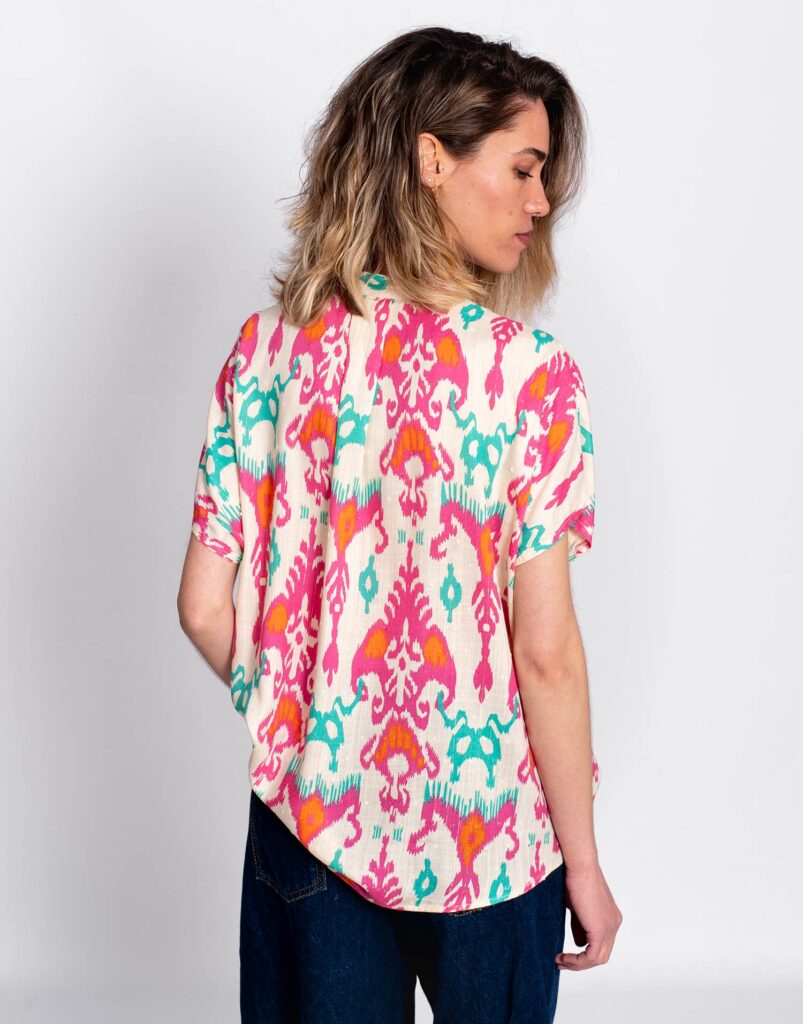 Blusa fluida manga corta estampada color espalda