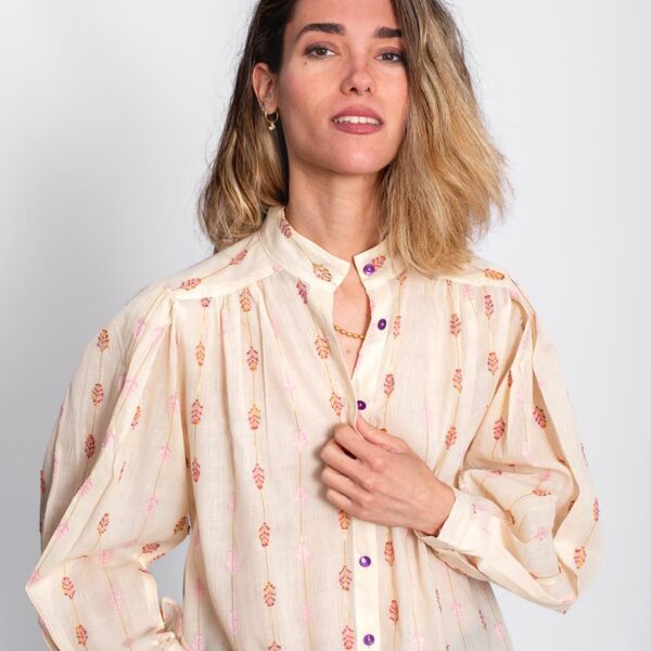 Blusa Bordada de Manga Abullonada