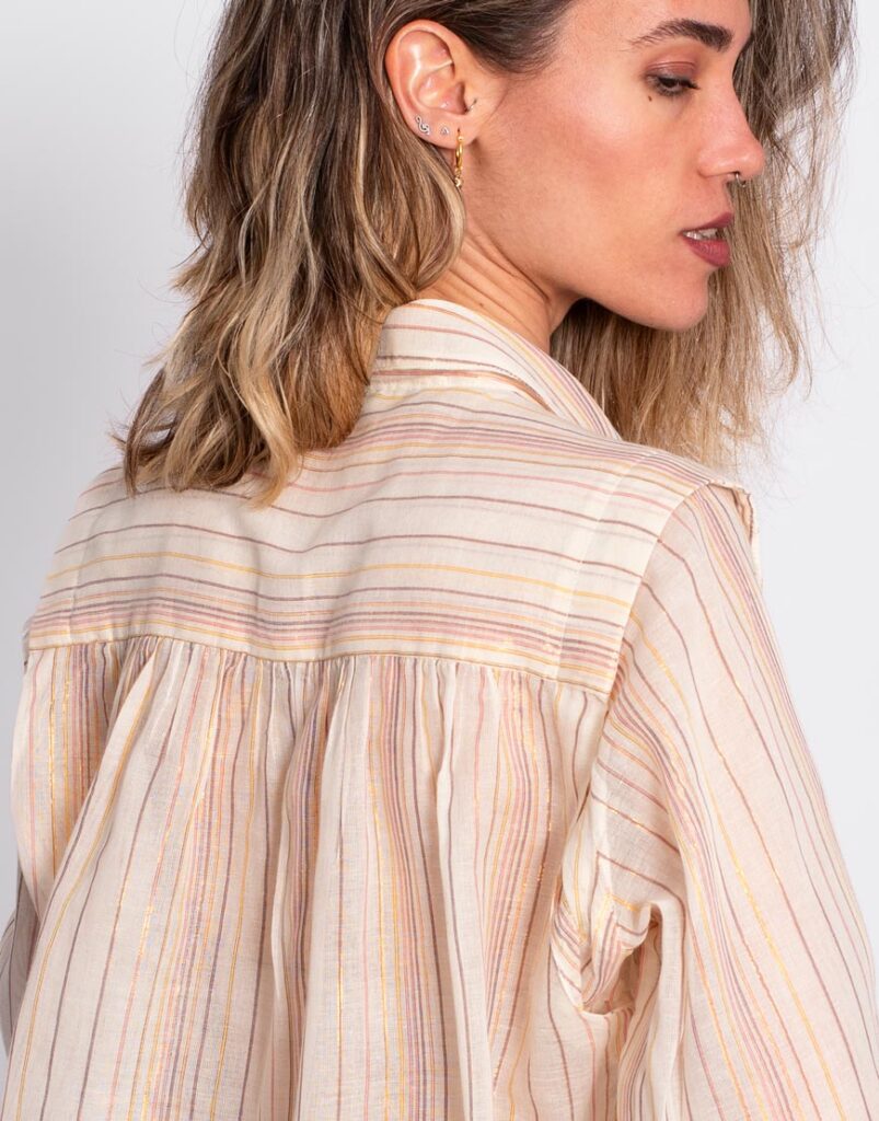 Camisa de rayas con hilo dorado detalle espalda