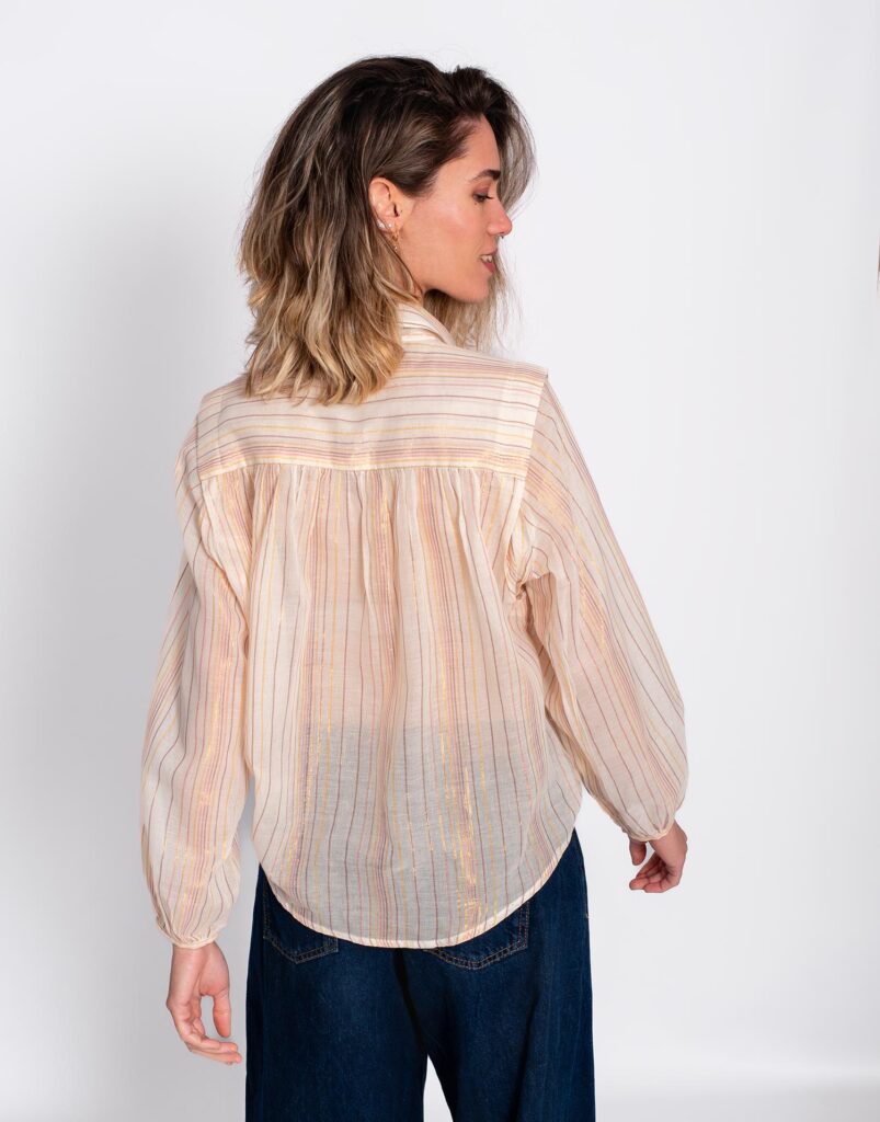 Camisa de rayas con hilo dorado espalda