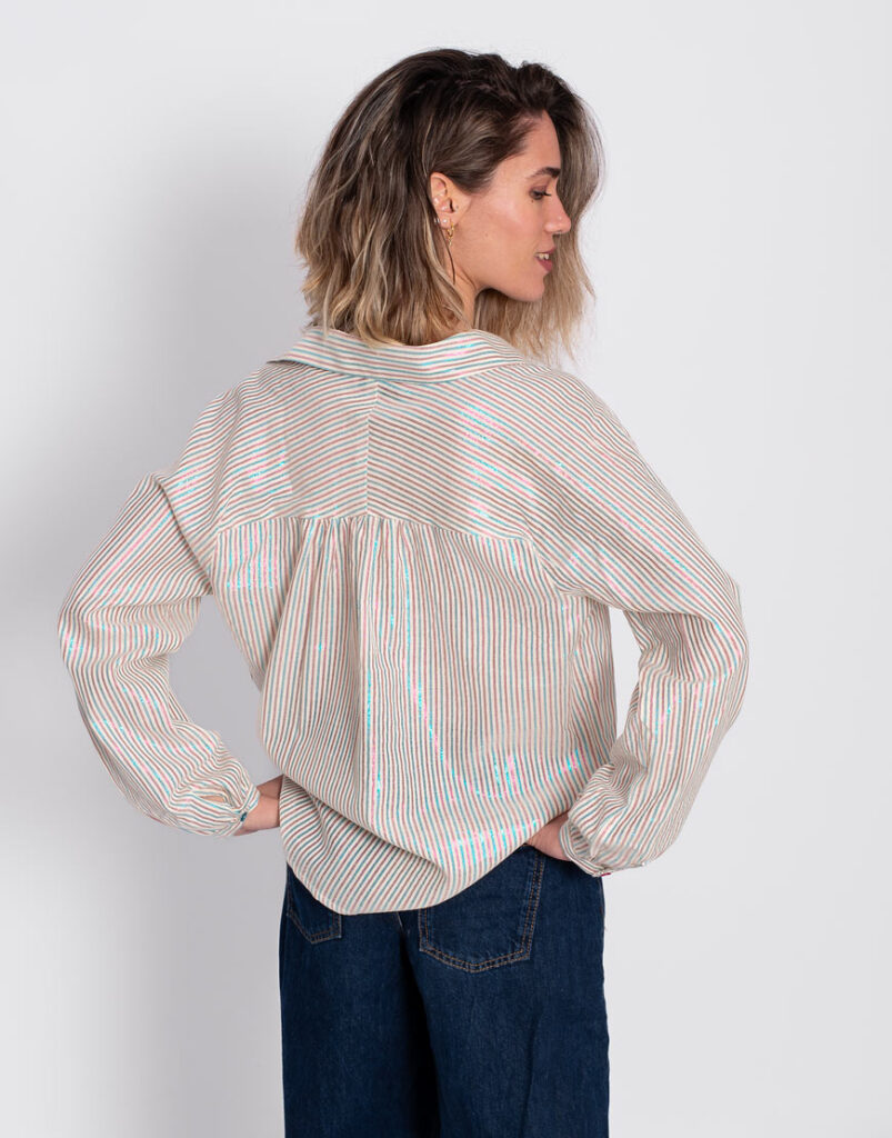 Camisa de rayas multicolor con brillo espalda