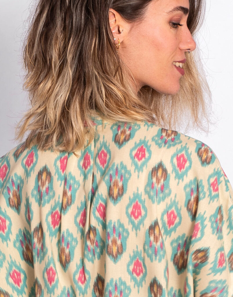 Blusa Estampada Fluida detalle espalda
