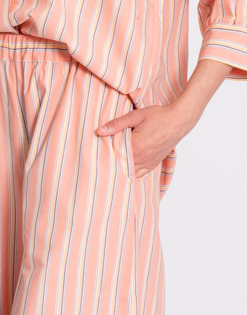 Pantalón rayas salmón detalle